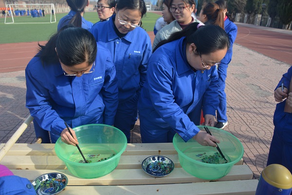 公司組織慶?！叭恕眿D女節(jié)活動(dòng)