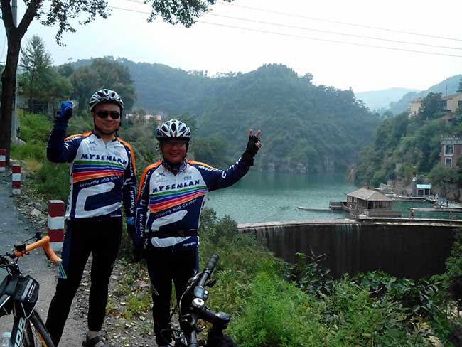 欣賞自然美景，走進(jìn)大山騎行活動(dòng)。